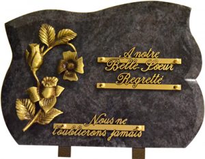 Plaque funéraire chanfreinée bouquet de fleurs